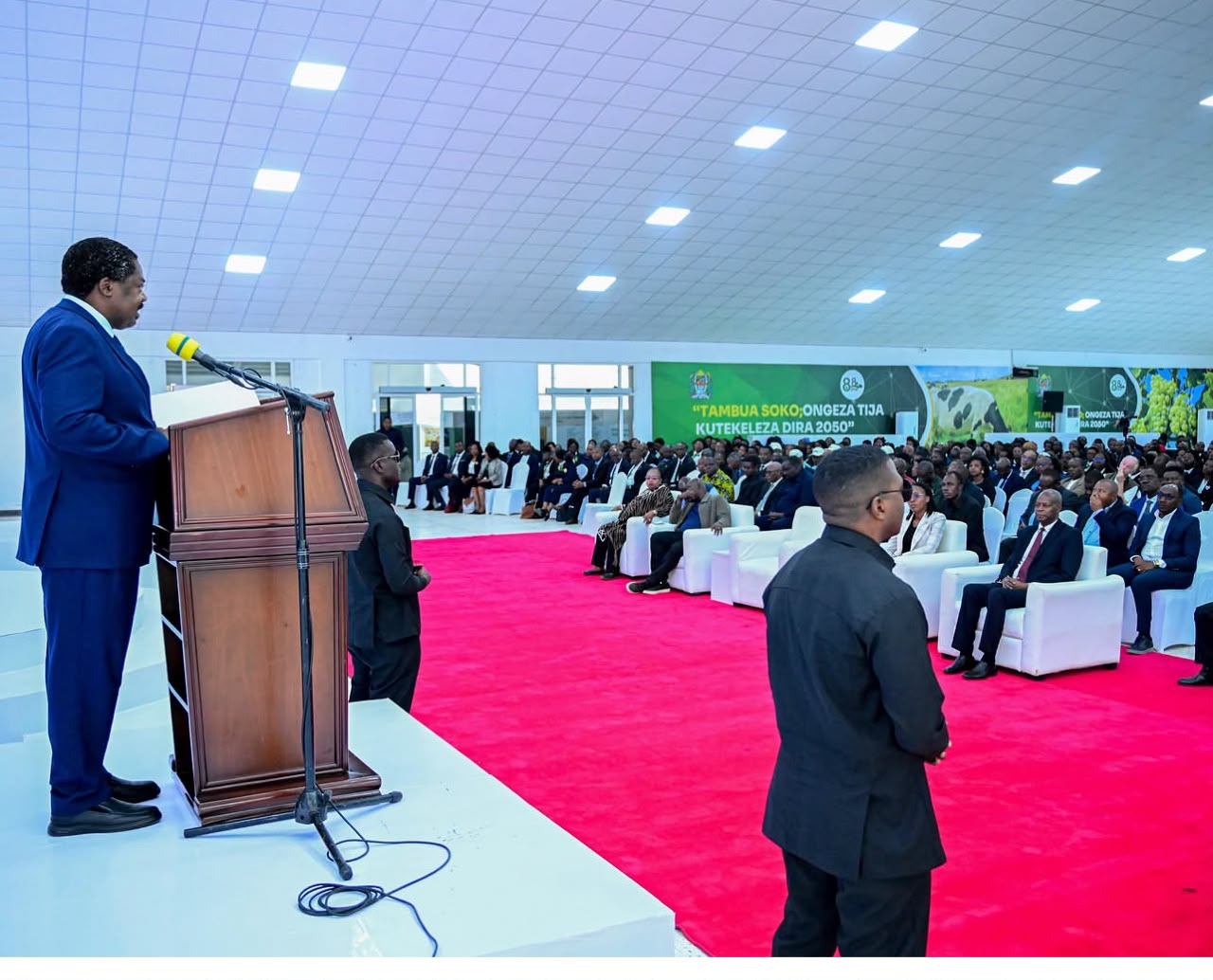 MAKAMU WA RAIS APONGEZA UBUNIFU WA WATAFITI