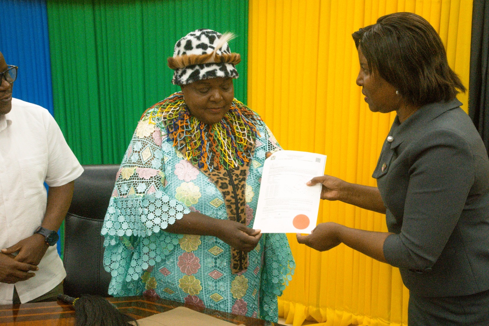 RC SENYAMULE AKABIDHI HATI YA KIWANJA CHA MAKAO MAKUU YA MACHIFU